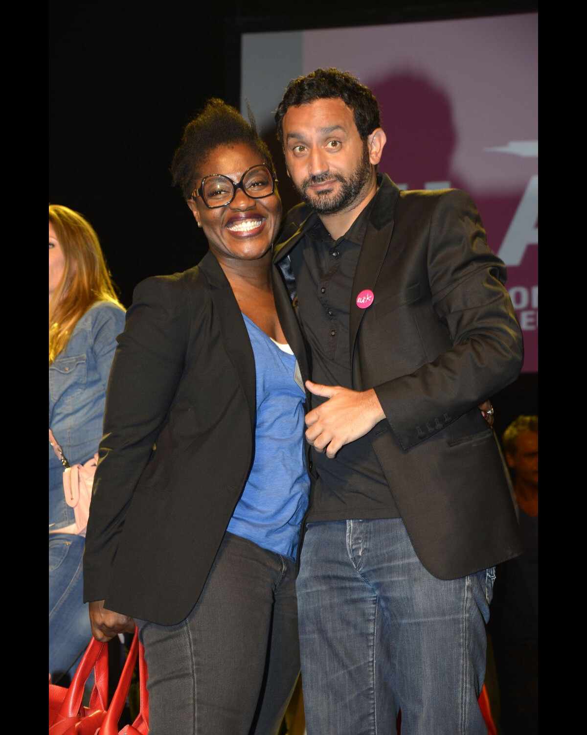 Vidéo Claudia Tagbo et Cyril Hanouna lors de la remise du Prix Ambassadeur ELA 2013 au Théâtre Vidéo Claudia Tagbo et Cyril Hanouna lors de la remise du Prix Ambassadeur ELA 2013 au Théâtre