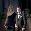 Gustaf Magnusson, cousin de la princesse Madeleine, avec sa fiancée Vicky Andren arrivant au Grand Hotel de Stockholm le 7 juin 2013 pour le dîner privé offert à l'occasion du mariage de la princesse Madeleine et de Chris O'Neill.