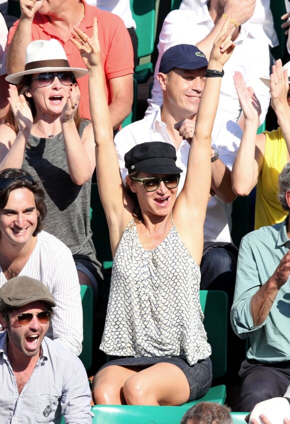 Julie Ferrier lors de la demi-finale homme entre Rafael Nadal et Novak Djokovic, Jo-Wilfried Tsonga et David Ferrer aux Internationaux de tennis de Roland-Garros à Paris, le 7 juin 2013.