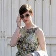  It-accessoires de l'été, les stars à l'image d'Anne Hathaway font des lunettes de soleil un must have ! 