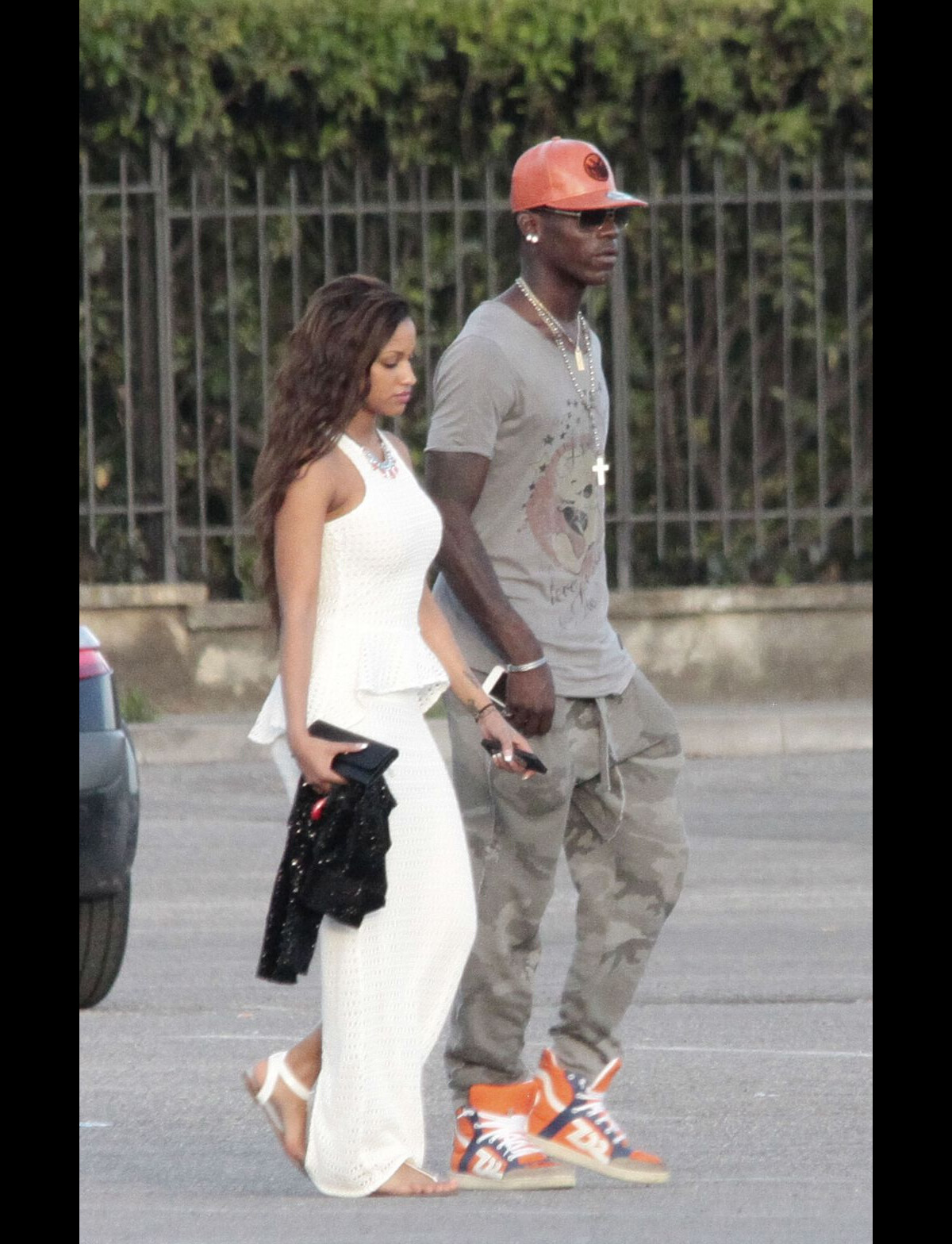 Vidéo Mario Balotelli Et Sa Compagne Fanny Neguesha Lors Dune Sortie Dans Un Parc De Brescia 