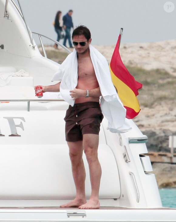 Le joueur de Chelsea Frank Lampard passe ses vacances avec sa fiancée Christine à Formentera, le 5 juin 2013.