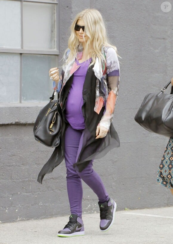 Fergie, enceinte, dans les rues de Santa Monica, le 11 juin 2013.