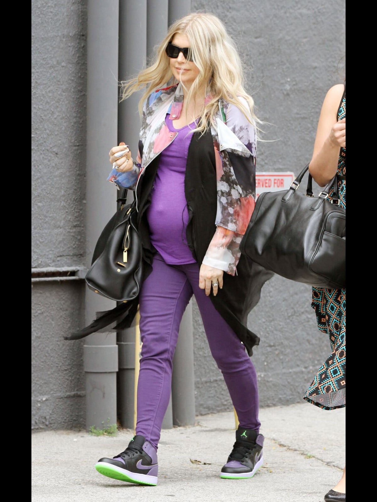 Photo Fergie, enceinte, à Santa Monica, le 11 juin 2013. Purepeople