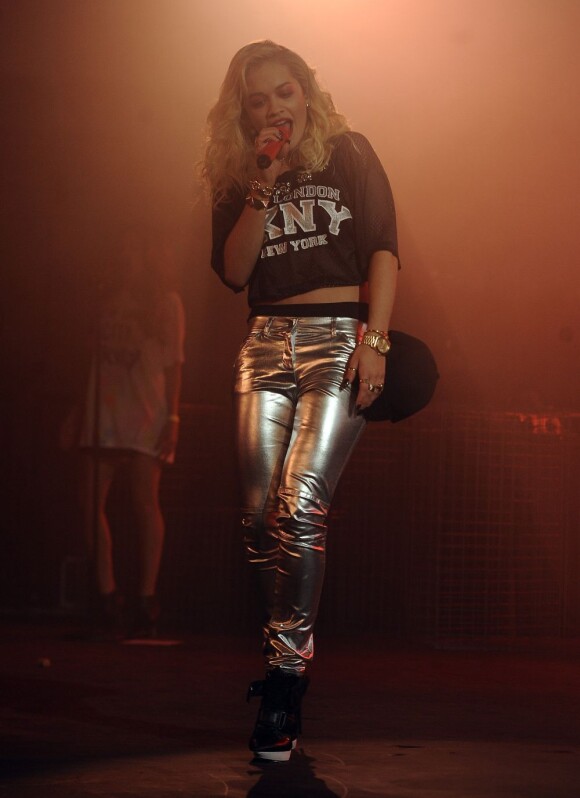 Rita Ora animait la soirée de lancement de DKNY ArtWorks à la Lambeth Fire Station. Londres, le 12 juin 2013.