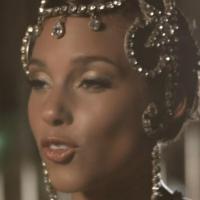 Alicia Keys : Showgirl glamour mais maussade pour Tears Always Win, poignant