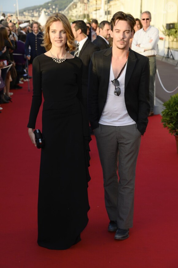 Natalia Vodianova et Jonathan Rhys-Meyers lors de la soirée de clôture du festival du film romantique de Cabourg, le 15 juin 2013