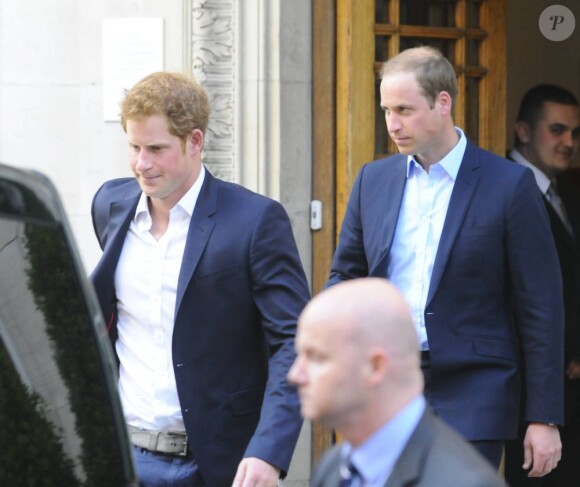 Les princes Harry et William ont rendu une visite au prince Philip, hospitalisé à la London Clinic, le 15 juin 2013 après la parade Trooping the Colour.
