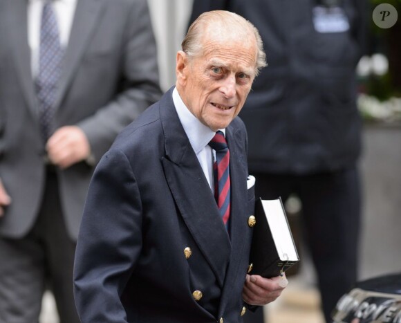 Le prince Philip, époux de la reine Elizabeth II, a quitté la London Clinic lundi 17 juin 2013, dix jours après y avoir subi une chirurgie abdominale exploratoire.