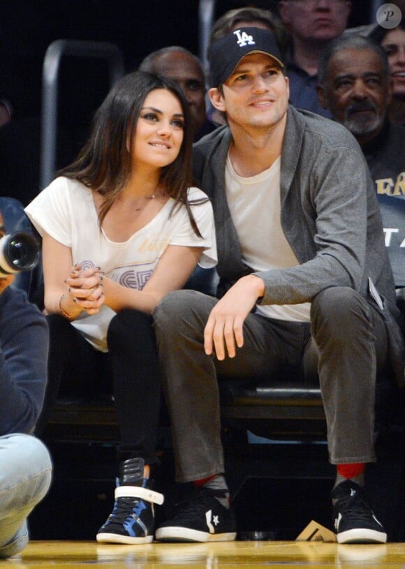 Ashton Kutcher et Mila Kunis à Los Angeles, le 12 février 2013.