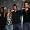 Le jury de la saison 4 de The Voice USA, Usher, Shakira, Adam Levine et Blake Shelton posent au House of Blues de West Hollywood, Los Angeles, le 8 mai 2013.
