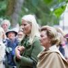 La reine Sonja et la princesse Mette-Marit de Norvège célébrant le 12 juin 2013 à Oslo le bicentenaire de la romancière et féministe Camilla Collett