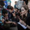 Angelina Jolie visite un camp de réfugiés syriens à la frontière jordanienne, le 18 juin 2013.