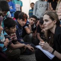 Angelina Jolie, engagée : Star sensible et à l'écoute auprès de réfugiés syriens