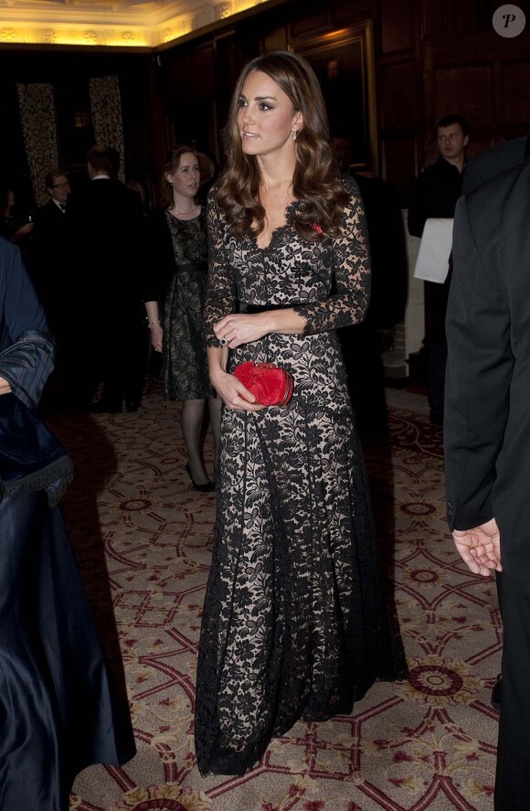 Les stars adoptent la dentelle à l'image de Kate Middleton