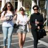 Kris Jenner et ses filles Kourtney et Khloé Kardashian vont faire les courses. Calabasas, le 18 Juin 2013.