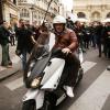 Gérard Depardieu repart en scooter du restaurant "Drouant" où avait lieu la remise du prix Goncourt 2012, le 7 novembre 2012.