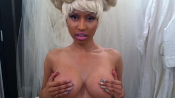 Nicki Minaj : La photo topless de la rappeuse fait un carton !