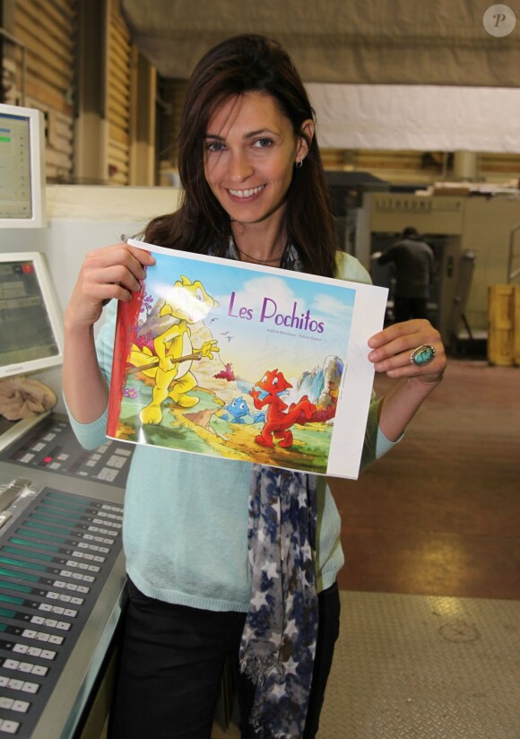 Exclusif - Adeline Blondieau règle les derniers détails à l'imprimerie PPO pour leur ouvrage "Les Pochitos", à Palaiseau le 28 Mai 2013.