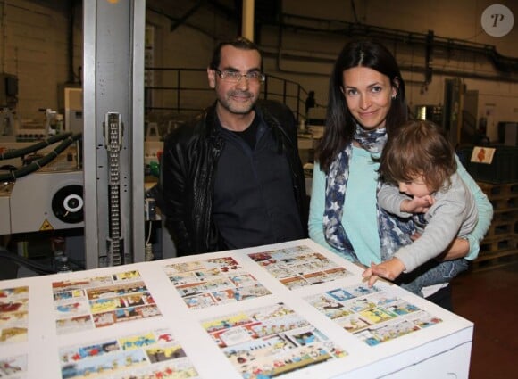 Exclusif - Adeline Blondieau, sa fille Wilona et le dessinateur Fabien Rypert règlent les derniers détails à l'imprimerie PPO pour leur ouvrage "Les Pochitos", à Palaiseau le 28 Mai 2013.