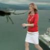 Un brin arachnophobe, la présentatrice canadienne Kristi Gordon a paniqué, lundi 24 juin, lorsqu'elle a cru voir une araignée géante en plein bulletin météo.