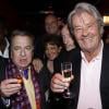 Paul Loup Sulitzer et Alain Delon complices lors de la présentation du dernier ouvrage de Paul-Loup Sulitzer, Monstre Sacré - L'homme aux 60 millions de livres se raconte sans tabou au Don Camilo situé rue des Saints-Pères à Paris le 25 juin 2013