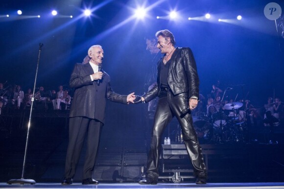 Johnny Hallyday, ici avec Charles Aznavour, a donné trois concerts à Bercy, du 14 au 16 juin 2013, dans le cadre de sa tournée intitulée Born Rocker Tour.