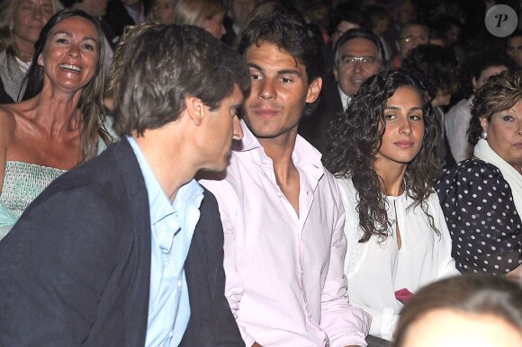 Rafael Nadal et sa compagne Maria Francisca Perello dit Xisca assistent au concert de Julio Iglesias à Barcelone le 26 juin 2013, quelques jours après le choc de son élimination au premier tour de Wimbledon