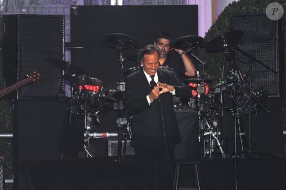 Julio Iglesias lors de son concert donné à Barcelone le 26 juin 2013 devant Rafael Nadal et sa belle Xisca