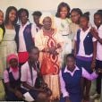  Photo de Michelle Obama, entourée d'écolières de Dakar et de sa fille Malia à Dakar le 27 juin 2013 
 Compte Instagram de Michelle Obama 