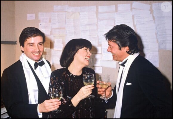 Mireille Mathieu, Alain Delon et Thierry Le Luron à Paris le 14 janvier 1986.