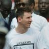Lionel Messi en visite humanitaire pour lutter contre le paludisme au Sénégal à Saly le 27 juin 2013.
