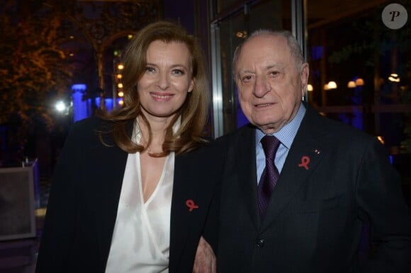 Valerie Trierweiler et Pierre Bergé au Dîner de la mode pour le Sidaction au Pavillon d'Armenonville à Paris, le 24 janvier 2013.
