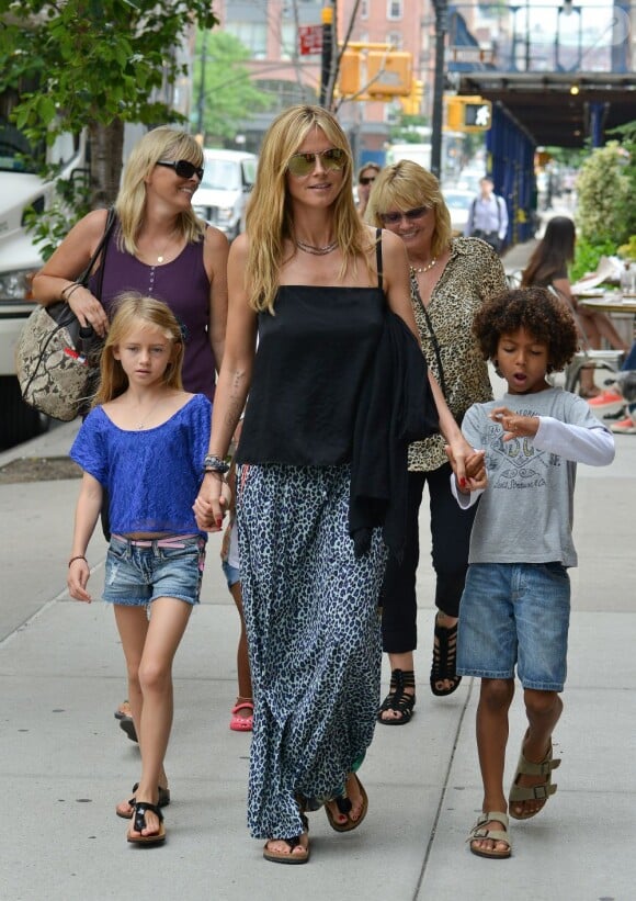 Heidi Klum avec sa mère Erna et ses enfants Leni et Johan à New York le 29 juin 2013.