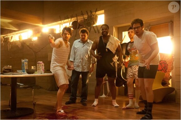 James Franco, Danny McBride, Craig Robin, Jay Baruchel et Seth Rogen dans C'est la fin.