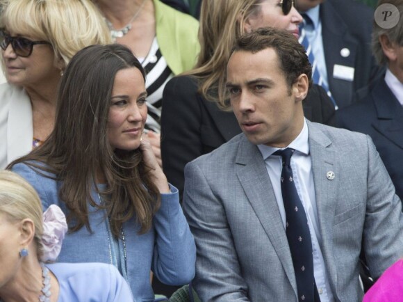 Pippa Middleton et son frère James ont assisté à un match du tournoi de tennis de Wimbledon à Londres, le 24 Juin 2013.