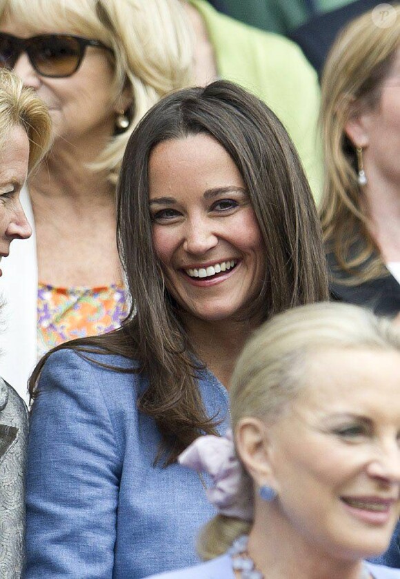 Pippa Middleton et son frère James ont assisté à un match du tournoi de tennis de Wimbledon à Londres, le 24 Juin 2013.