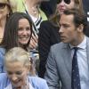 Pippa Middleton et son frère James ont assisté à un match du tournoi de tennis de Wimbledon à Londres, le 24 Juin 2013.