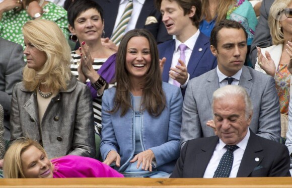 Pippa Middleton et son frère James ont assisté à un match du tournoi de tennis de Wimbledon à Londres, le 24 Juin 2013.