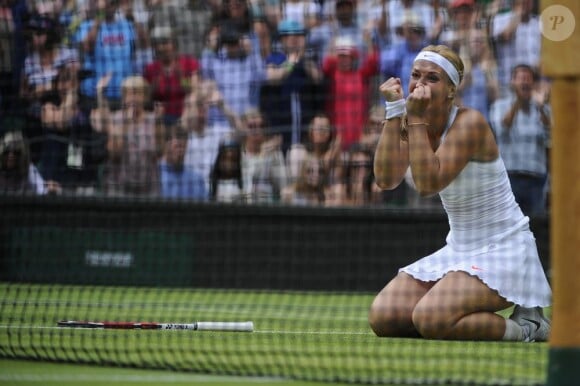 Sabine Lisicki, émue aux larmes lors de son huitième de finale victorieux face à Serena Williams, le 1er juillet 2013 au All England Lawn Tennis and Croquet Club de Wimbledon à Londres