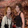 Exclusif : Nathalie Baye et sa fille Laura Smet au concert anniversaire de Johnny Hallyday le 15 juin 2013