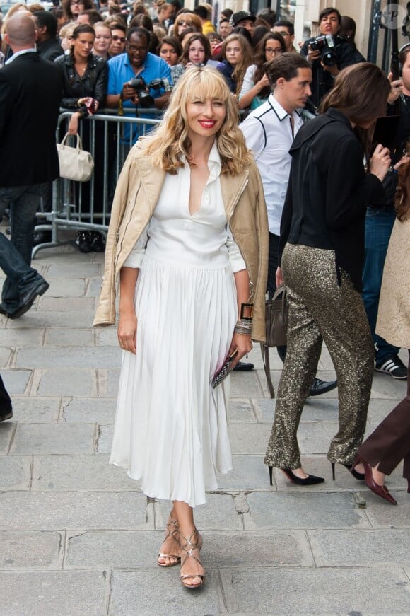 Alexandra Golovanoff arrive à l'atelier de Jean Paul Gaultier pour assister au défilé haute couture automne-hiver 2013-2014 du créateur. Paris, le 3 juillet 2013.