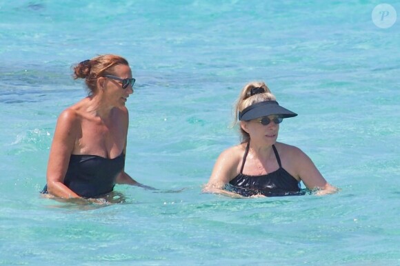 Exclusif - Barbra Streisand et Donna Karan en vacances à Formentera en Espagne le 4 juillet 2013