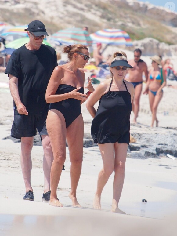 Exclusif - L'icône Barbra Streisand et Donna Karan en vacances à Formentera en Espagne le 4 juillet 2013