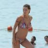 Michelle Hunziker, enceinte et détendue en bikini dans la commune de Finale Ligure, dans le nord de l'Italie. Le 6 juillet 2013.