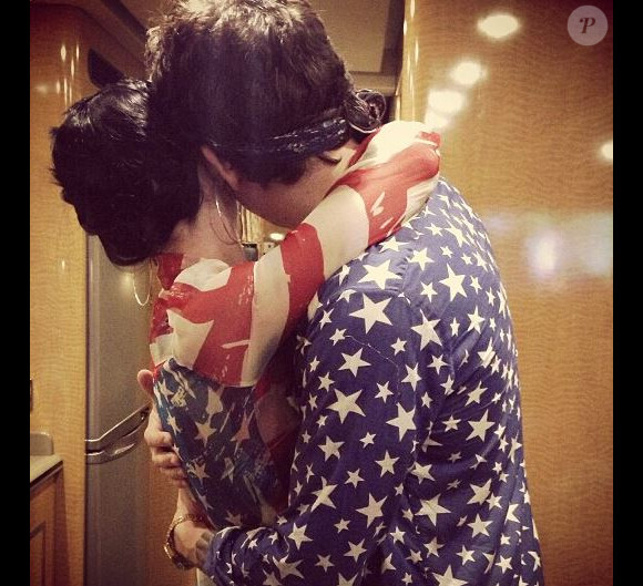 Katy Perry et John Mayer ont fêté ensemble le 4 juillet 2013, jour de l'indépendance des États-Unis.