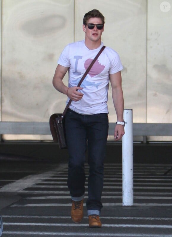 Zach Roerig de la série "Vampire Diaries" à l'aéroport de Los Angeles, le 6 juillet 2012.
