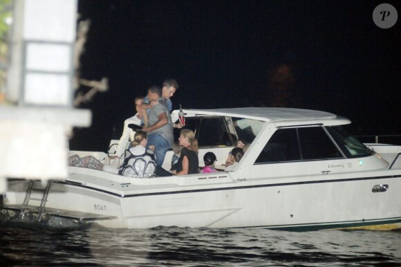 George Clooney lors de la fête nationale américaine le 4 juillet 2013, sur son bateau sur le lac de Côme, non loin de sa villa