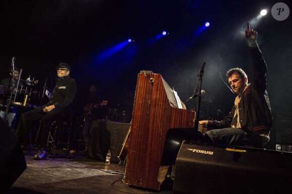 Bobby Womack et Damon Albarm (Blur & Gorillaz) sur la scène du Forum à Londres, le 27 octobre 2012.