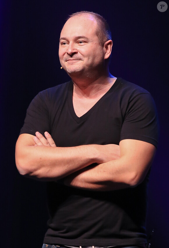 Cauet, lors d'une représentation de son one-man show à Lille, en mars 2013.